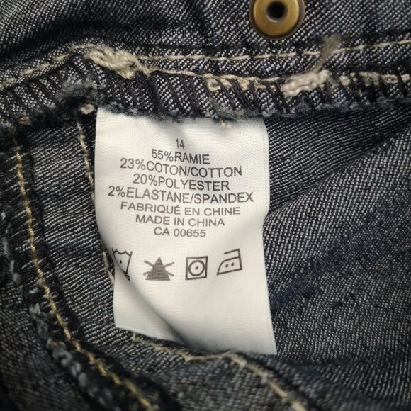 DC Jeans Curvy Ladies Size 14 Dark Wash Straight Legs Jean Shorts - Picture 4 of 11